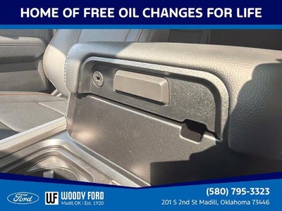 2027 Ford Super Duty F-350 DRW LARIAT 4WD Crew Cab 8' Box