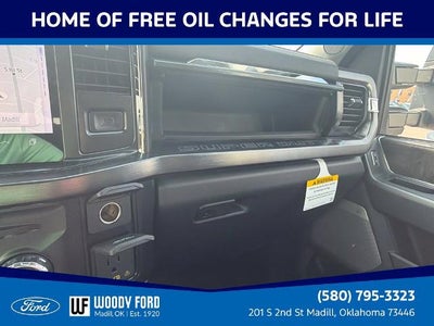 2027 Ford Super Duty F-350 DRW LARIAT 4WD Crew Cab 8' Box
