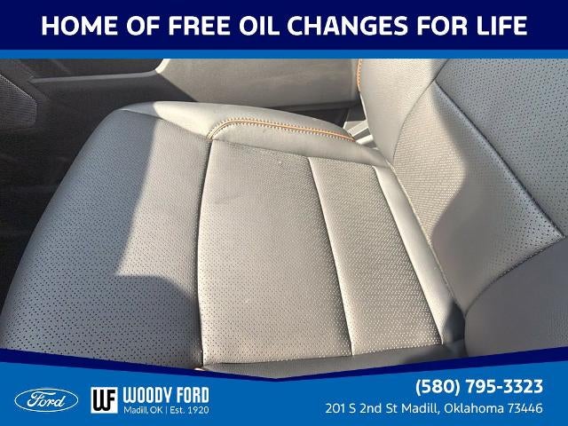 2027 Ford Super Duty F-350 DRW LARIAT 4WD Crew Cab 8' Box