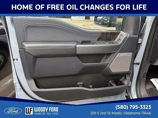 2026 Ford Super Duty F-450 DRW LARIAT 4WD Crew Cab 8' Box