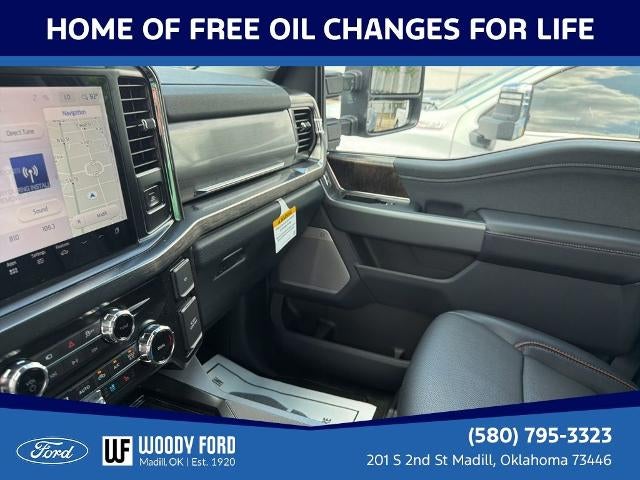 2026 Ford Super Duty F-450 DRW LARIAT 4WD Crew Cab 8' Box