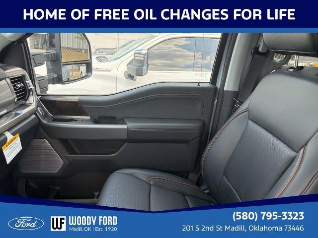 2026 Ford Super Duty F-450 DRW LARIAT 4WD Crew Cab 8' Box
