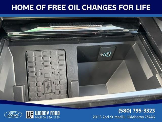 2026 Ford Super Duty F-450 DRW LARIAT 4WD Crew Cab 8' Box