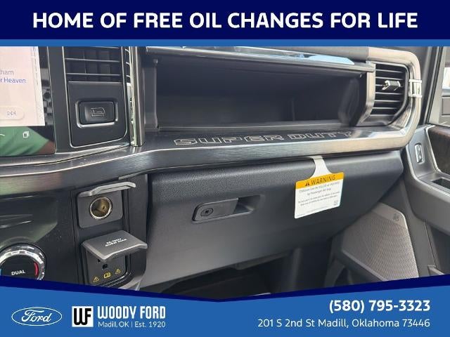 2026 Ford Super Duty F-450 DRW LARIAT 4WD Crew Cab 8' Box
