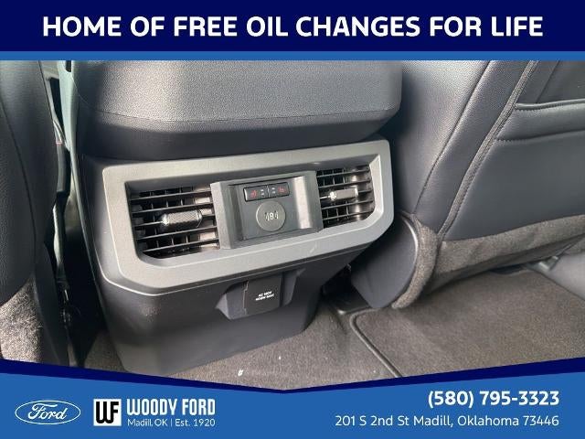 2026 Ford Super Duty F-450 DRW LARIAT 4WD Crew Cab 8' Box