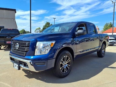2022 Nissan Titan 4x2 Crew Cab SV