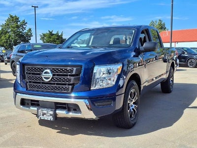 2022 Nissan Titan 4x2 Crew Cab SV