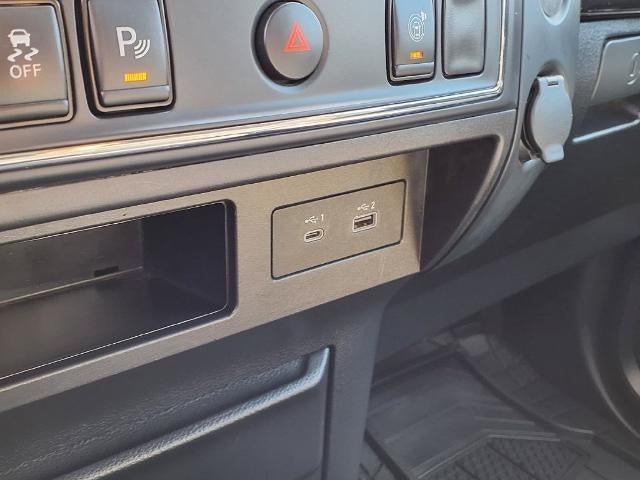 2022 Nissan Titan 4x2 Crew Cab SV