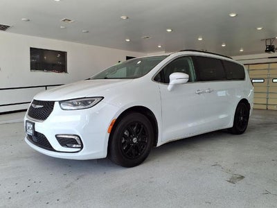 2022 Chrysler Pacifica Touring L FWD