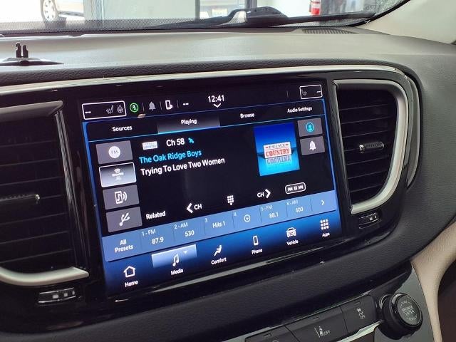 2022 Chrysler Pacifica Touring L FWD
