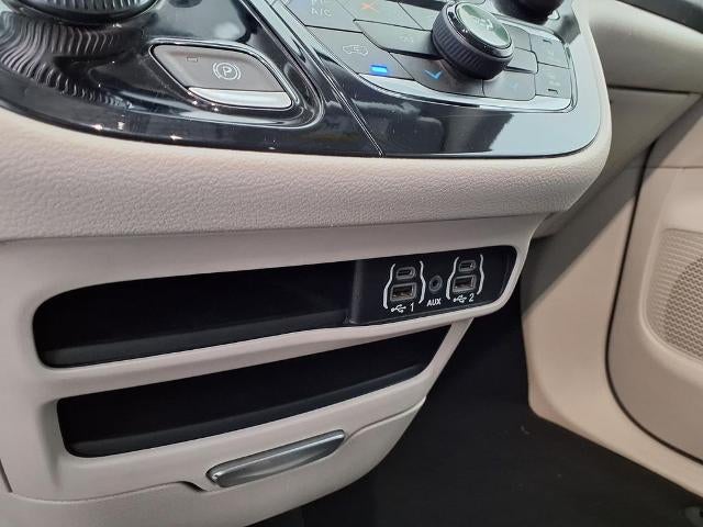 2023 Chrysler Voyager LX FWD