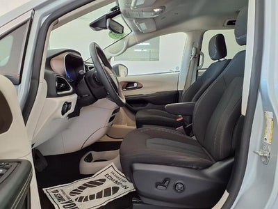 2023 Chrysler Voyager LX FWD