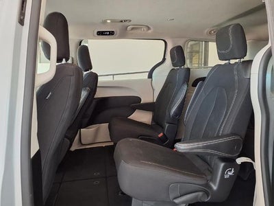 2023 Chrysler Voyager LX FWD