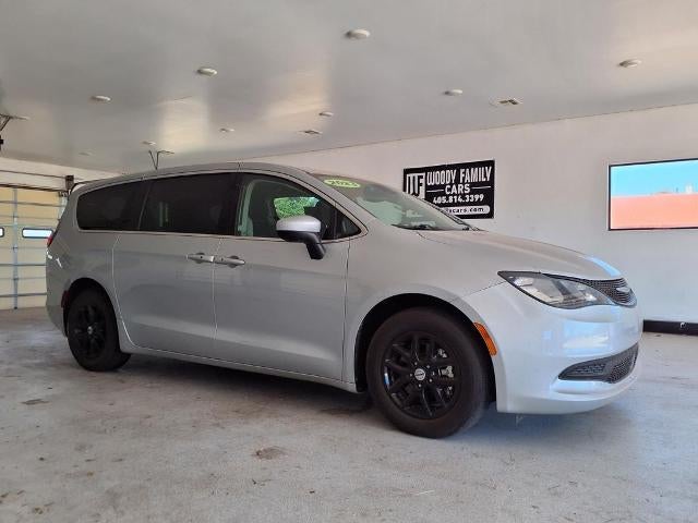2023 Chrysler Voyager LX FWD