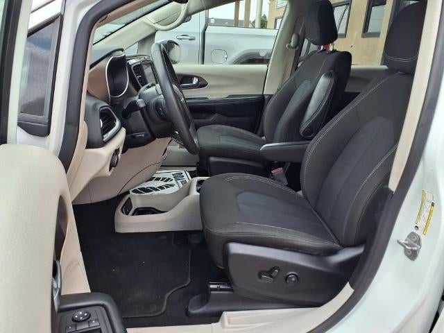 2023 Chrysler Voyager LX FWD