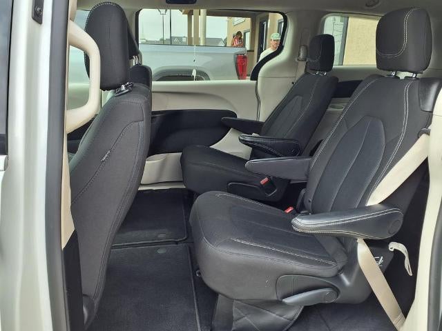 2023 Chrysler Voyager LX FWD