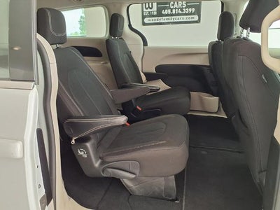 2023 Chrysler Voyager LX FWD