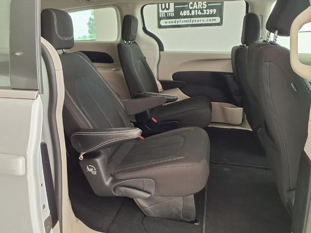 2023 Chrysler Voyager LX FWD
