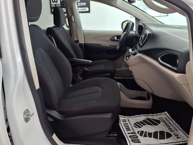 2023 Chrysler Voyager LX FWD