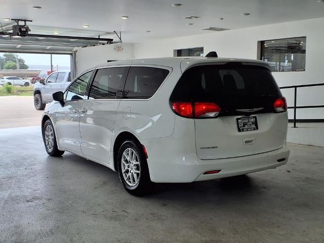 2023 Chrysler Voyager LX FWD