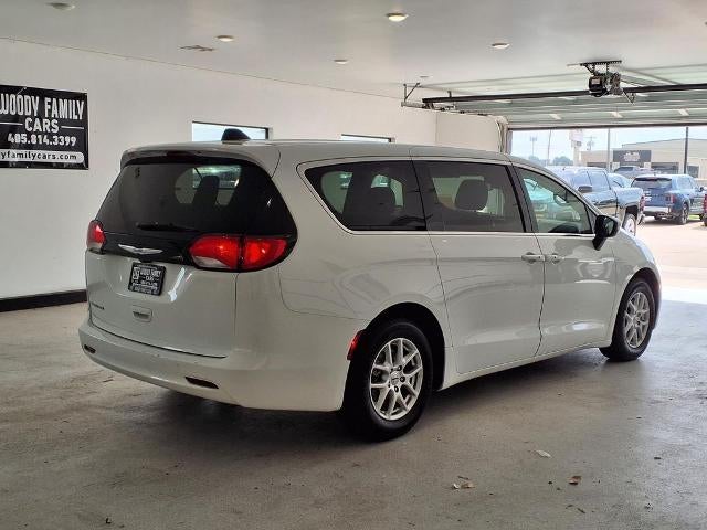 2023 Chrysler Voyager LX FWD