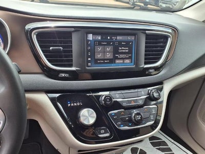 2023 Chrysler Voyager LX FWD