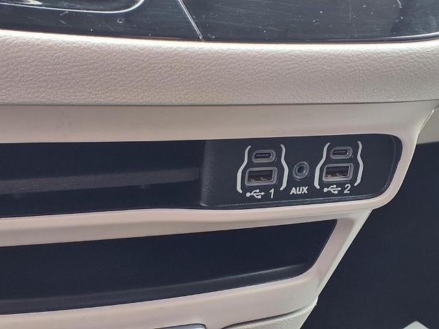 2023 Chrysler Voyager LX FWD
