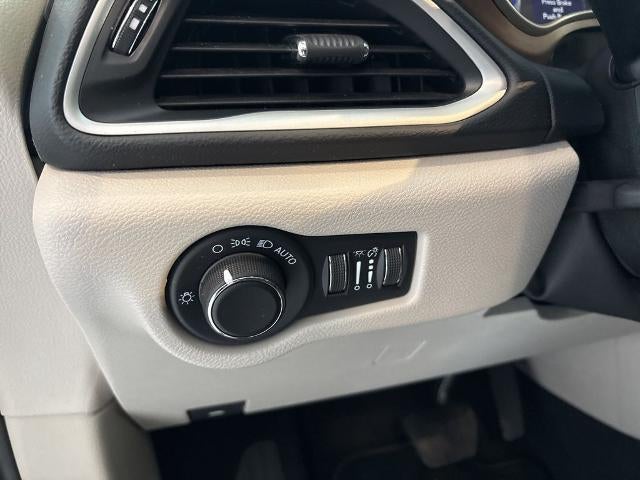 2023 Chrysler Voyager LX FWD