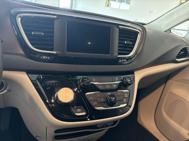 2023 Chrysler Voyager LX FWD