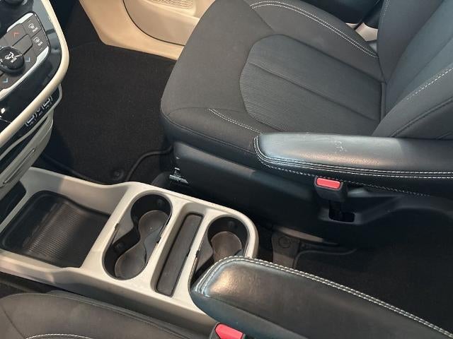 2023 Chrysler Voyager LX FWD