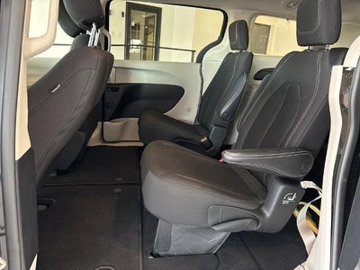2023 Chrysler Voyager LX FWD