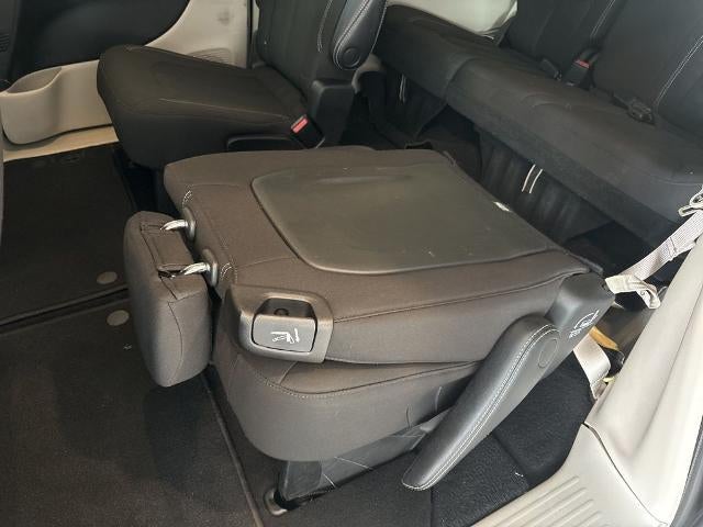 2023 Chrysler Voyager LX FWD