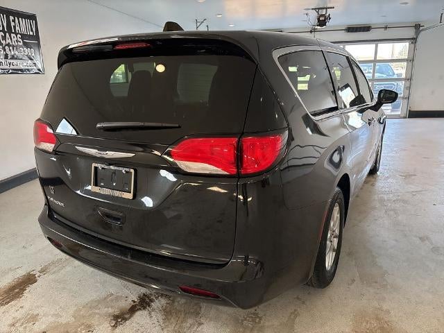 2023 Chrysler Voyager LX FWD