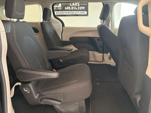 2023 Chrysler Voyager LX FWD