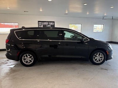 2023 Chrysler Voyager LX FWD