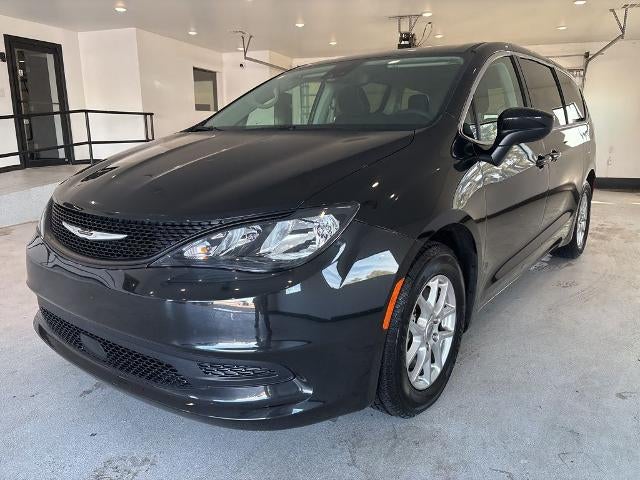 2023 Chrysler Voyager LX FWD