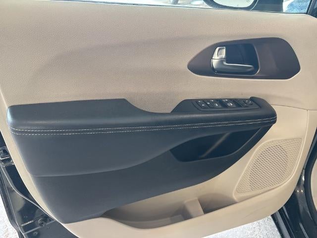 2023 Chrysler Voyager LX FWD