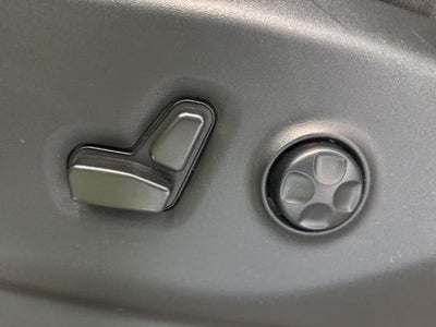 2023 Chrysler Voyager LX FWD