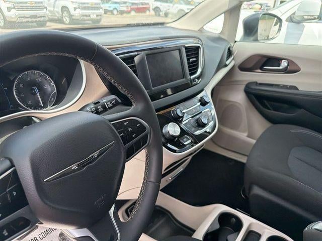 2023 Chrysler Voyager LX FWD