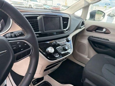 2023 Chrysler Voyager LX FWD