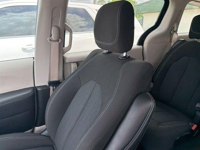 2023 Chrysler Voyager LX FWD