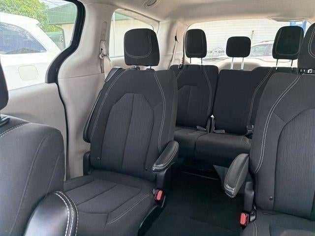 2023 Chrysler Voyager LX FWD