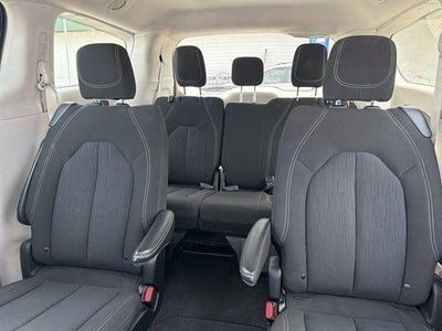 2023 Chrysler Voyager LX FWD