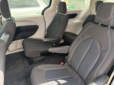 2023 Chrysler Voyager LX FWD