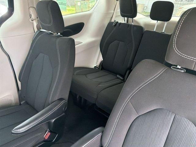 2023 Chrysler Voyager LX FWD