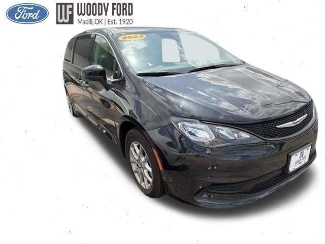 2023 Chrysler Voyager LX FWD