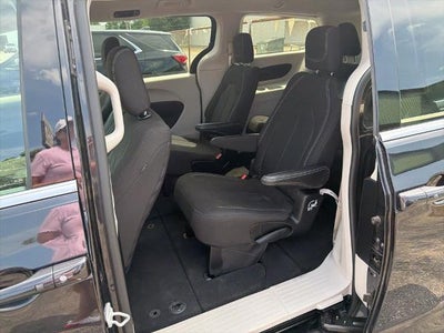 2023 Chrysler Voyager LX FWD