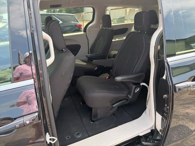 2023 Chrysler Voyager LX FWD