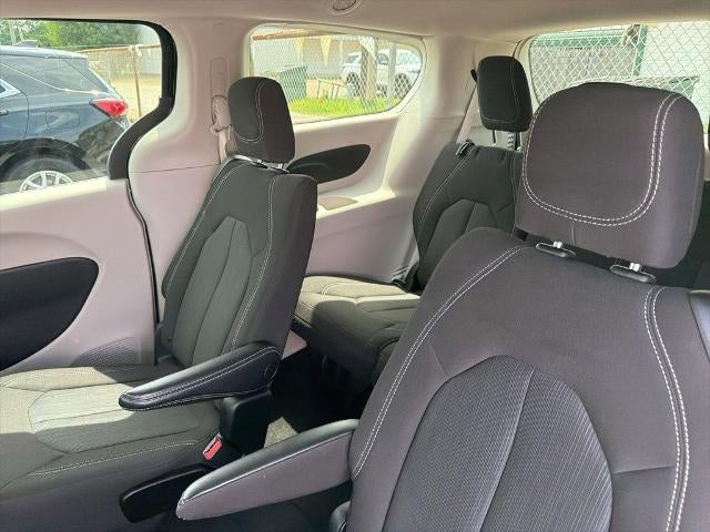 2023 Chrysler Voyager LX FWD