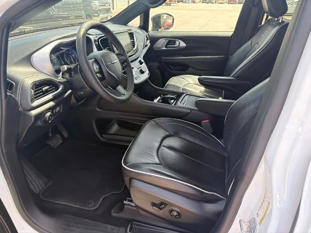 2025 Chrysler Pacifica Limited FWD